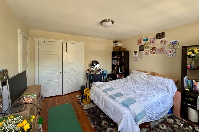Bedroom - Room in shared home-Madison St-Princeton