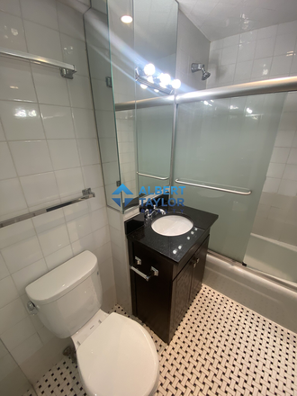 Bathroom #1 - Awesome 3 Bed w 2 baths near Boston Common!!