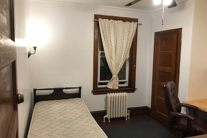 3rd Floor Middle Room - Pear-House, All Utilities Included, Private Furnished Rooms