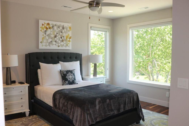 Spacious bedrooms - Edgehill 4 bedroom, 3.5 Bath House