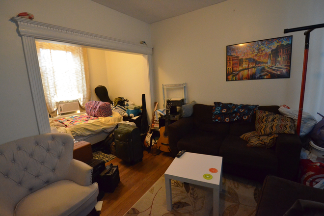 . - Studio on Burbank St Avail 9/1 Apartments