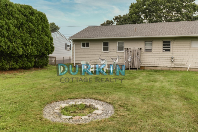 Backyard Exterior - Can rent to 1 person for $1250 or two people for $1550 Duplex