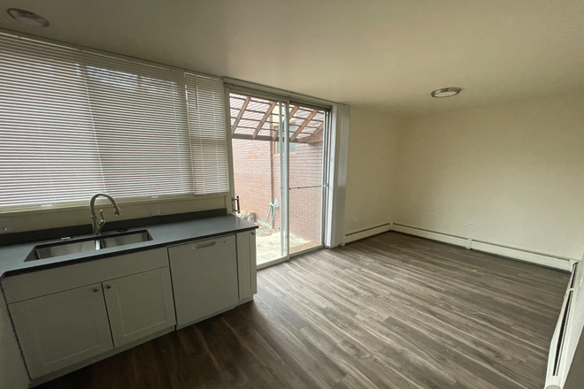 3 - AVAILABLE 6/5: 4550 Laguna Pl #102 Apartments