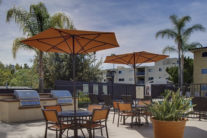 Barbecue area - Spacious 1BR + Study Near ArtCenter – Ideal for Two Students. Pool and Gym. Apartments