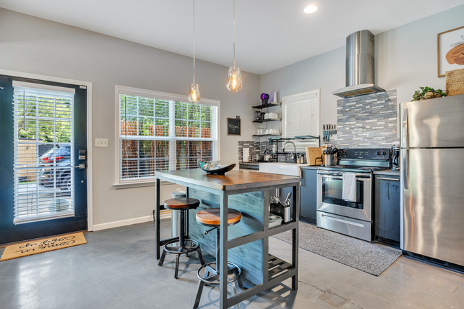 Kitchen - Furnished 1BR/1BA Studio Apartment near Grant Park – 15 Minutes to Emory