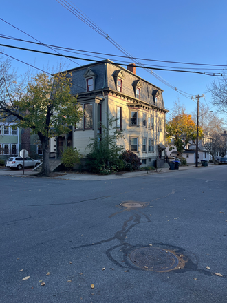 exterior - 2 bedroom 1bath apt in Victorian home within minutes walk to campus/Wayland/Fox Point