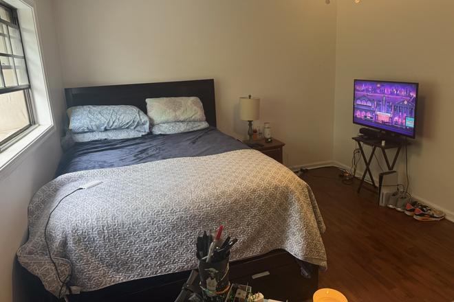 Bedroom - 1BR/1B, walk or bike to campus! Condo
