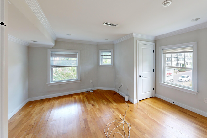 LIVING - HALF BROKER FEE PAID! BEAUTIFUL 3 BED/2 BATH AVAIL. 9/1/25! Apartments