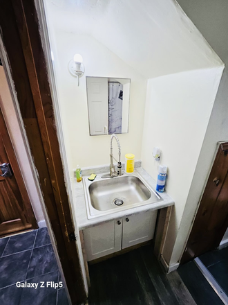 Bath - Monthly furnished room near Brown, Whole Foods