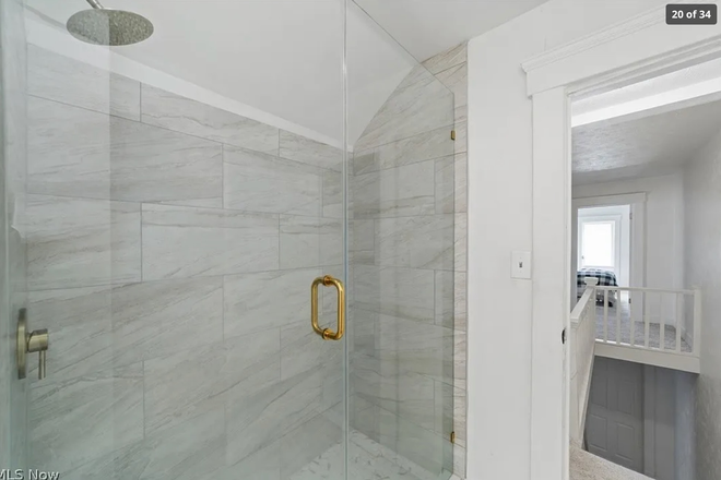 Bathroom - 5 min walking distance north of campus! Townhome