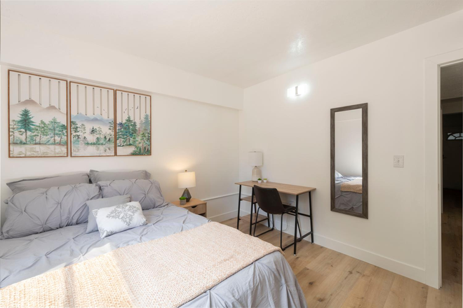 $825 12x10.5 Furnished huge floor to ceiling window, huge closet space, lots of light - Renovated Private Room in Avenues Apartments