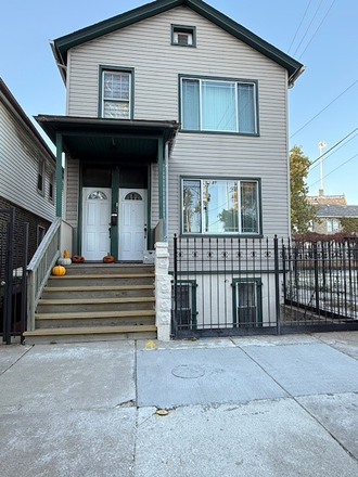 front of building - Premium Pilsen Apartment