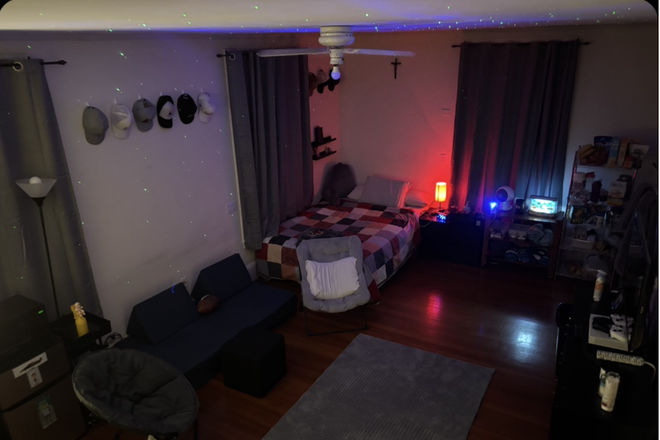 Room - Large room with lake view, summer sublet near BC Townhome