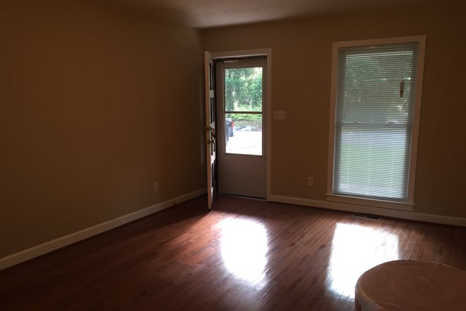 living room - Amazing duplex on James Island In Clearview Duplex