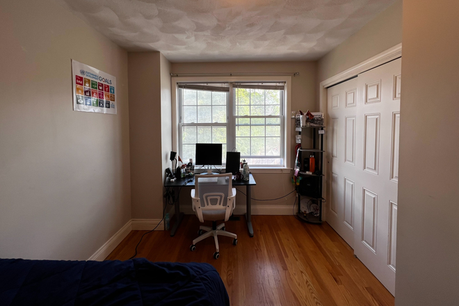Bedroom (full-sized bed) - Private 1 Bedroom with Spacious Communal Space (5min to JCC, 15min to Davis Sq) Condo