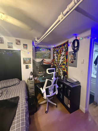 70 Westland Ave. #B4 - 1/2 Broker's Fee!!  Available for 9/01 - Spacious  Basement Level Studio on 70 Westland - Location!!