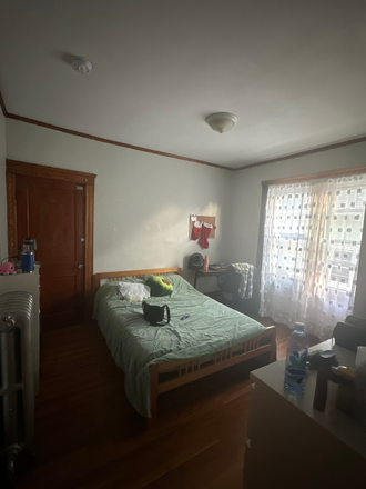 Front View - Spacious bedroom in 2-floor apartment 10 min walk from Tufts campus