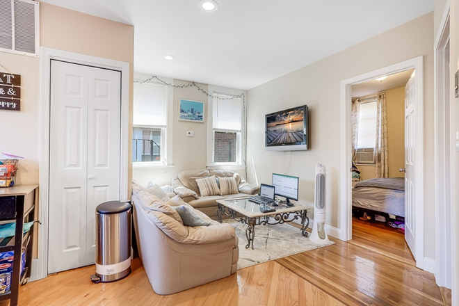 LIVING - GORGEOUS 2 BED WITH HOT WATER INCLUDED! 9/1/25! Apartments