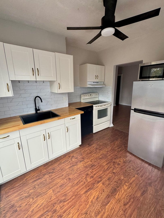 Kitchen - Cozy one bed unit in Norwood Apartments