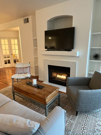 living area with gas fireplace - 1.5 bedroom/1 bath fully furnished condo