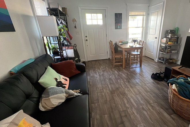 living room - Furnished room in a 3BR house w shared bath-John St-Princeton