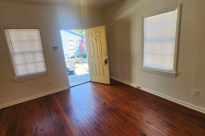 Living Room - Great living for the college norm Duplex