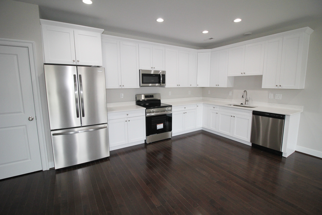 Kitchen - 3 Bedrooms, 3.5 Baths Duplex