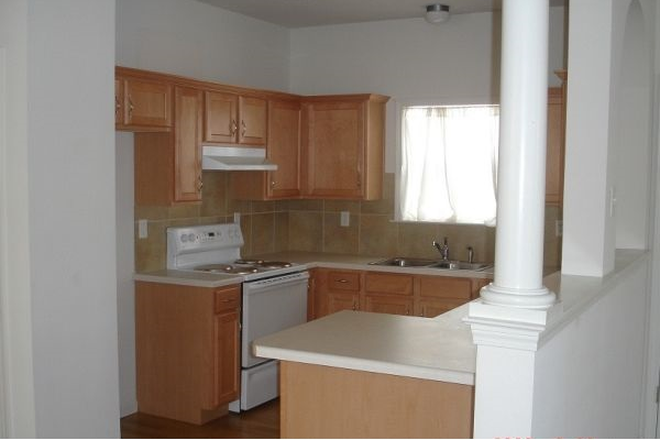 Kitchen - Mud island house with full bathroom for every tenant