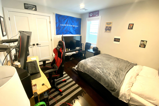 bedroom - MASSIVE Newly Renovated Unit in Mission Hill! Apartments