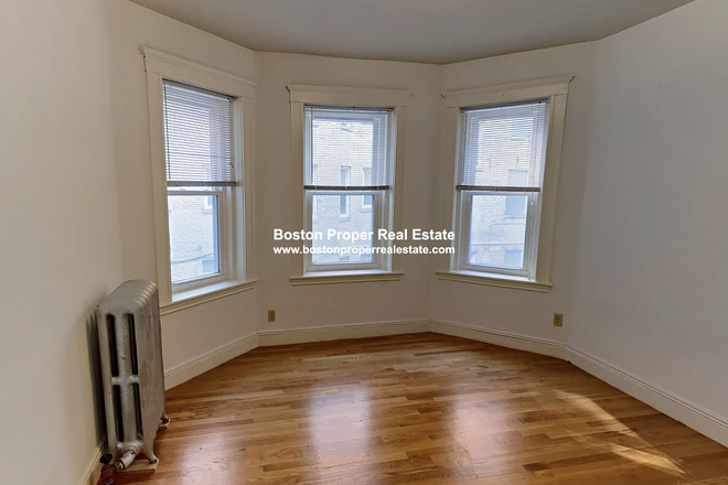A - NO BROKER FEE AND 1 MONTH FREE RENT
