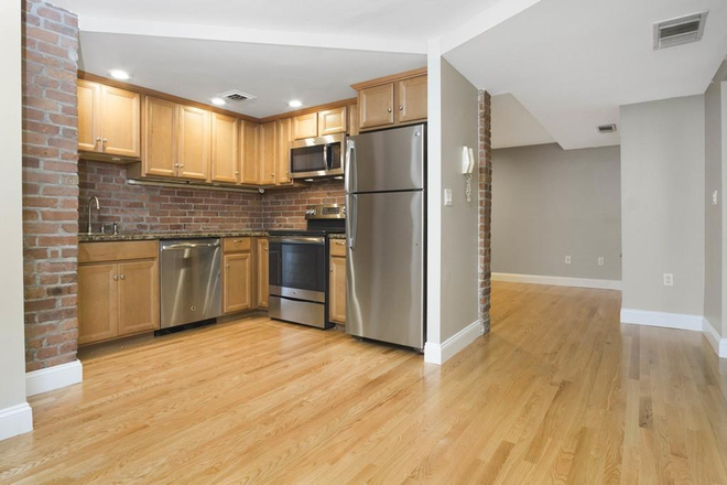 Call NOW for showings! 617-236-8600 - GAINSBOROUGH ST - LUXE CHARMING LRG 2BR/1BA IN SYMPHONY FOR *9/1/2026* W/ IN UNIT W/D, DW, PATIO! Condo