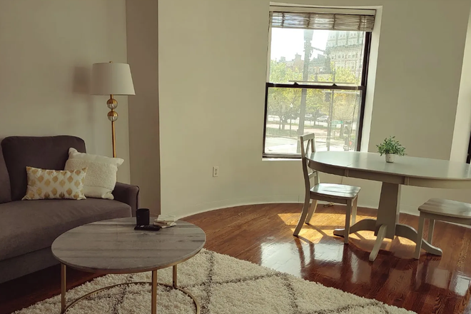 Living Space - Gorgeous Beacon St 2 Bed Kenmore Sq Apartments