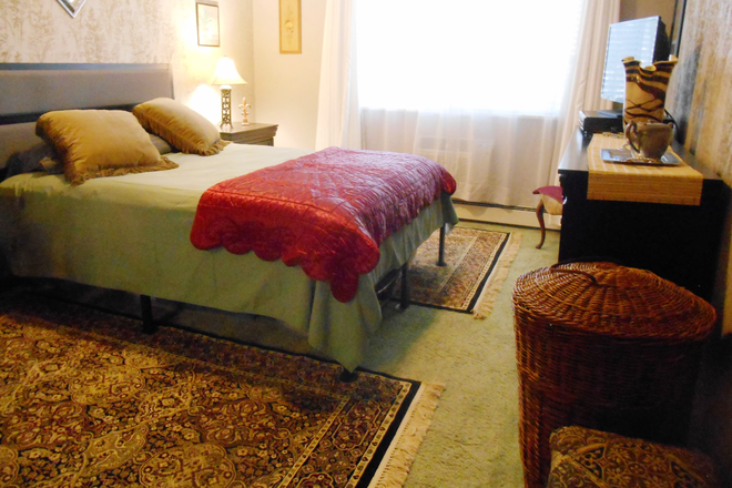 Your Bedroom - Lowry Area - Perfect for traveling or visiting professionals
