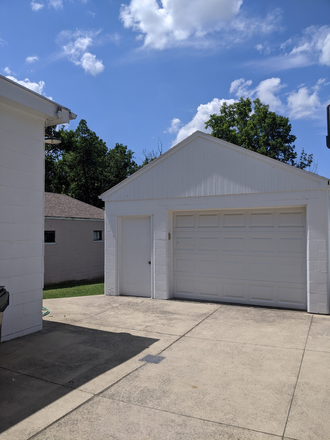 Garage - 808 South College House