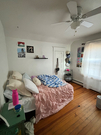 Bedroom - Pleasant house, backyard, living room, in house washing machines, view of the mountains