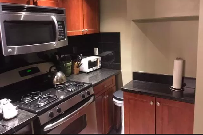 a - 2 BED WITH LIVING ROOM IN BACK BAY Apartments
