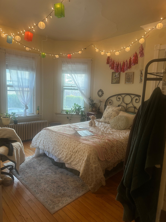 Available Bedroom - Sublet/Lease Takeover Downtown Burlington Apartment