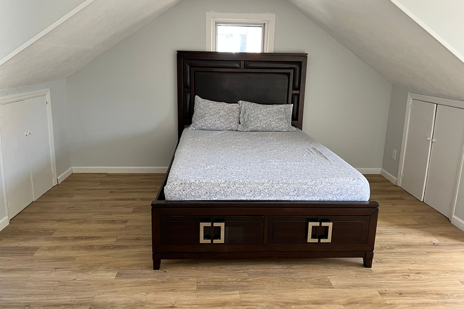 Bedroom - Furnished room for PU affiliate only-Birch Ave-Princeton House