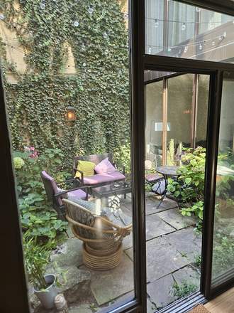 Solarium - Room for Rent – Downtown Toronto ✨ Triplex