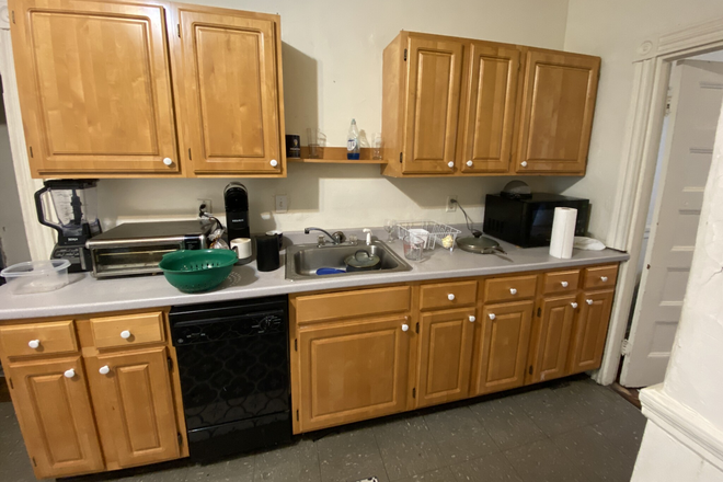 Kitchen - New Listing! 2 Bed 1 Bath on Calumet St.! Apartments