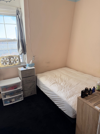 Bedroom - *1bed w/ private bath attached for sublet Jan - May (end of school year, can possibly extend) Apartments