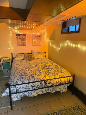 Bedroom 1 - Separate Basement Unit, close to campus, fits 1-2 people Triplex