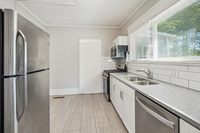 Kitchen - One bedroom in a 4-bed student home. All utilities and internet included.