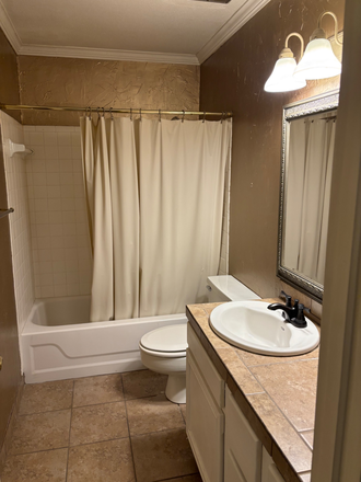 Downstairs bath - The Glen Condo