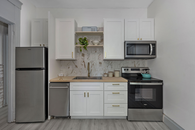 Kitchen - !! Gorgeous 3BD / 2BA Apartments !!