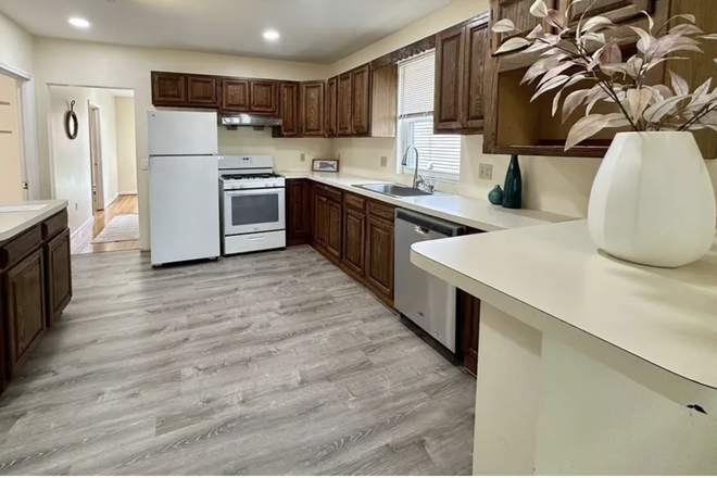 Kitchen - Apt close to Ball Sq