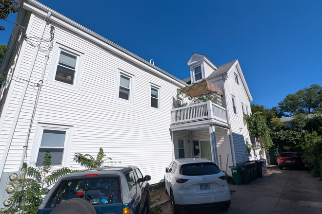 Entrance - East Cambridge Apartment (Looking for 1 roommate- 2 Bedroom, 2 Office Apt)