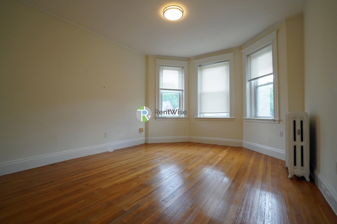 1 - AUG 2025-Gorgeous Cleveland Circle 1 bed, H/HW inc. Fitness Room!