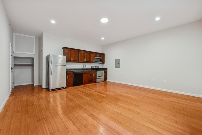 Kitchen - 1204 Chestnut Apartments
