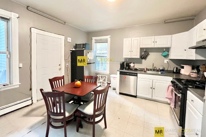 Call NOW for showings! 617-236-8600 - HILLSIDE ST - 3BR SPLIT FOR 4 PPL ON MISSION HILL W/ LNDRY IN BLDNG, EIK, PORCH, YARD FOR *9/1/2026* Apartments